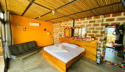 Chambre Double Exclusive, 1 très grand lit, terrasse, vue piscine