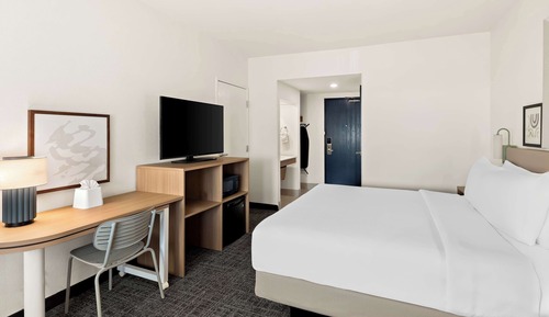 Chambre, 1 très grand lit (Mobility & Hearing, Roll-in Shower)