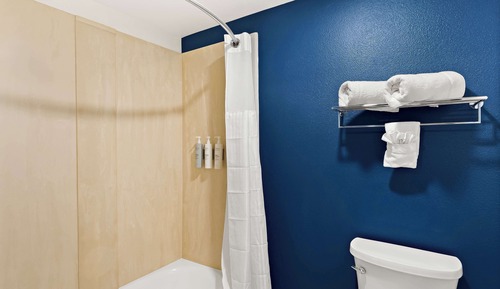 Chambre, 2 grands lits, accessible aux personnes à mobilité réduite, baignoire (Mobility)
