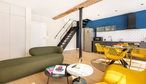 Appartement, salle de bains attenante, vue ville