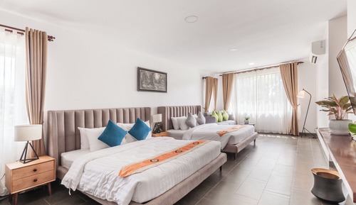 Chambre Standard Double ou avec lits jumeaux, balcon, vue jardin