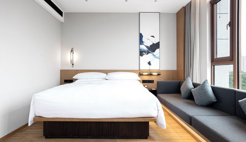 Chambre Supérieure, 1 très grand lit, vue jardin