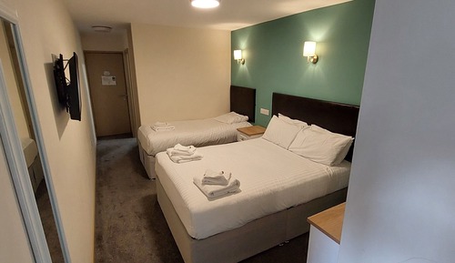 Chambre, plusieurs lits, non-fumeurs