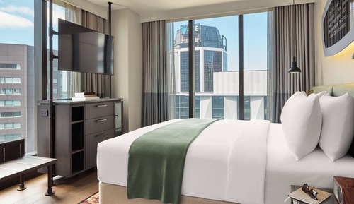 Chambre Standard, 1 très grand lit, vue ville, en angle (High Floor)