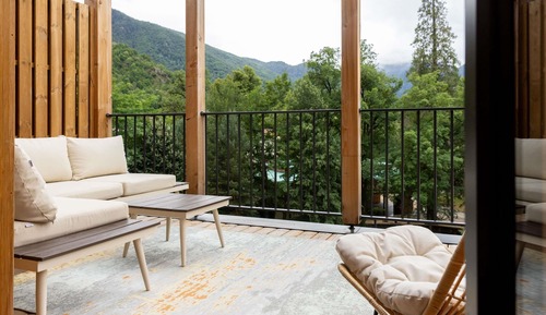 Privilege, Chambre, 1 très grand lit, balcon, vue montagne
