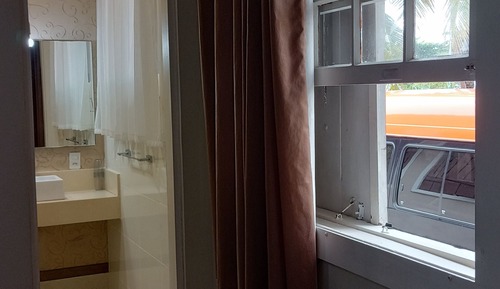 Chambre Triple Supérieure, vue partielle sur l'océan