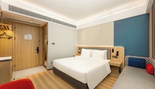Chambre Standard, 1 très grand lit, vue ville