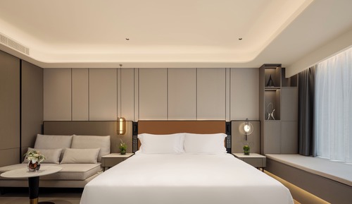 Chambre Simple Supérieure, vue cour intérieure