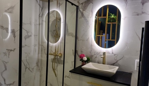 Suite Luxe, bain à remous, vue colline