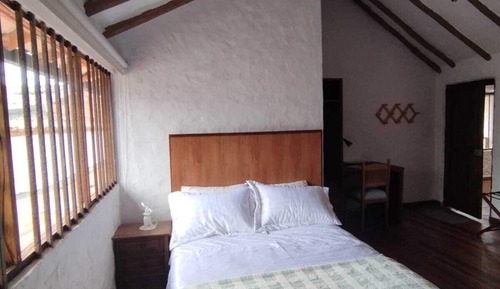 Chambre Simple Junior, vue cour intérieure
