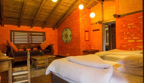 Chambre avec lits jumeaux, terrasse, vue montagne