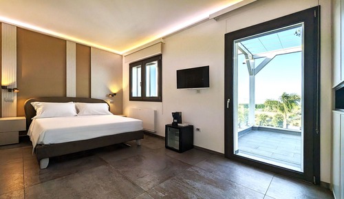 Chambre Confort Double ou avec lits jumeaux, 1 lit double, salle de bains privée, vue jardin