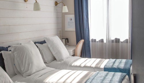 Chambre Triple, 3 lits une place, salle de bains privée