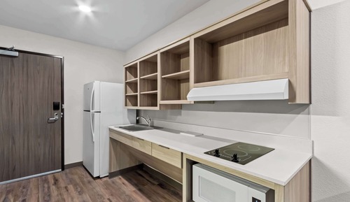 Suite, 1 grand lit, accessible aux personnes à mobilité réduite, non-fumeurs (Roll-In Shower)