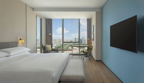 Chambre Supérieure, 1 très grand lit, vue partielle sur la mer