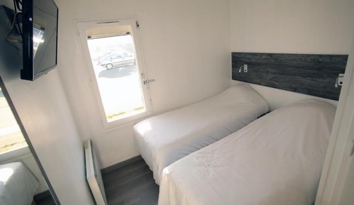 Chambre avec lits jumeaux, vue montagne