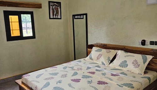 Chambre Classique, balcon, vue piscine