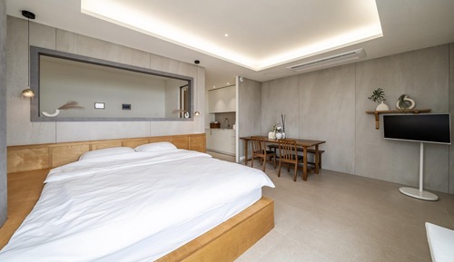 Chambre, 1 chambre (Room 306)