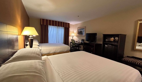 Chambre Standard, 2 grands lits, non-fumeurs, réfrigérateur et four à micro-ondes