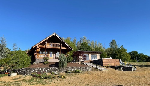 Maison (Two Bedroom House with Jacuzzi and We)