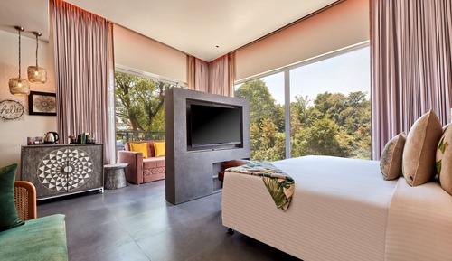 Suite, 1 très grand lit, vue montagne (Mountain View Suite with Balcony)
