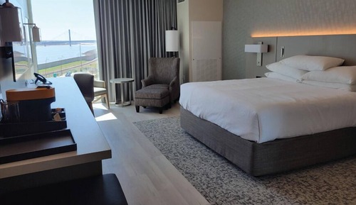 Chambre Luxe, 1 très grand lit, non-fumeurs, vue fleuve