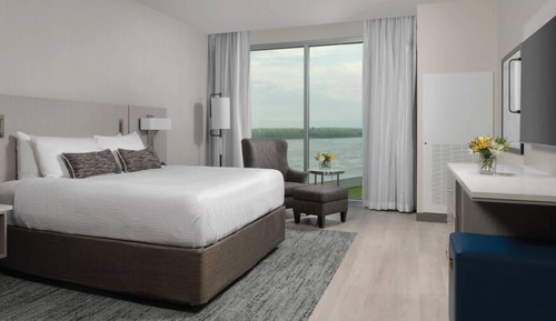 Suite Majestueuse, 1 très grand lit et 1 canapé-lit, non-fumeurs, vue fleuve
