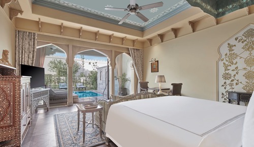 Suite, 1 très grand lit, piscine privée