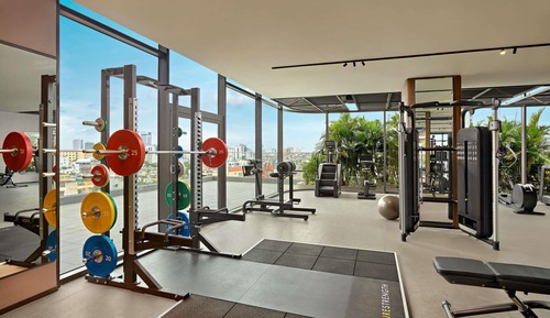 Chambre Deluxe, 1 très grand lit, accès au salon club