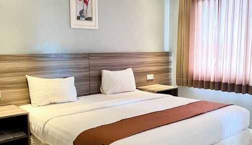 Chambre Simple Supérieure, 1 très grand lit, non-fumeurs
