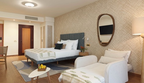 Chambre Familiale Double ou avec lits jumeaux, balcon, vue mer