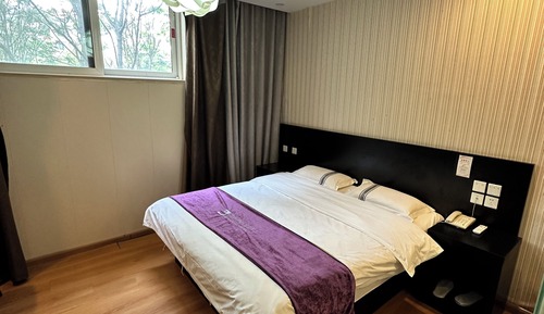Chambre Double Standard, 1 grand lit, fumeurs, vue ville