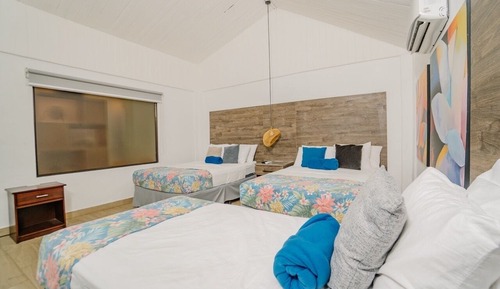 Chambre Familiale, non-fumeurs, salle de bains privée