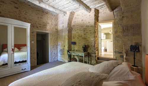 Chambre Double Confort, 1 très grand lit, vue cour intérieure