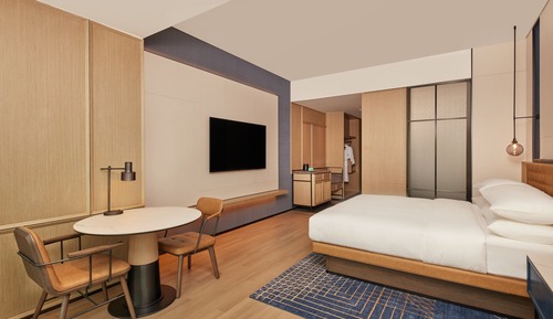 Chambre Supérieure, 1 très grand lit, vue ville