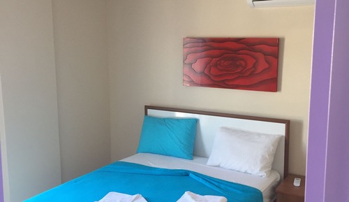 Chambre Double Confort, vue partielle sur la mer