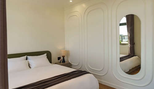 Chambre Supérieure, 1 très grand lit, balcon, vue ville