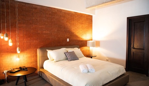 Loft (J5-204)