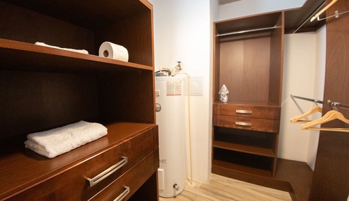 Loft (J5-207)