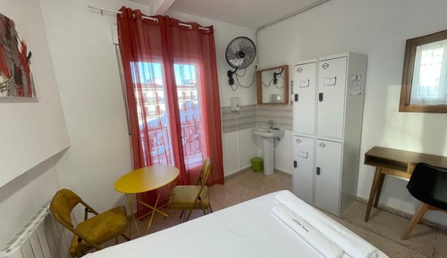 Chambre Triple Économique, plusieurs lits, balcon, vue ville