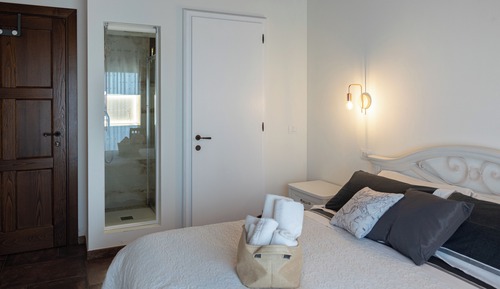 Chambre, 1 grand lit, vue lac