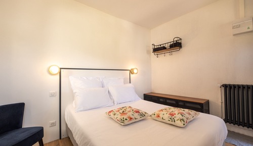 Chambre Simple Confort, salle de bains attenante (Pointière)