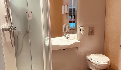 Chambre Quadruple Familiale, plusieurs lits, salle de bains privée, vue mer