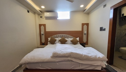 Chambre Royale, 1 très grand lit, non-fumeurs