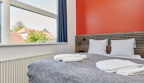 Chambre Double Classique, 1 grand lit, coin cuisine, vue ville