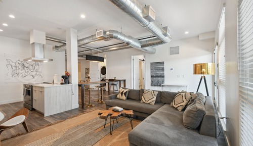 Appart'hôtel, plusieurs lits, patio, vue ville ((R04) 3198 Blake St. Unit 207)