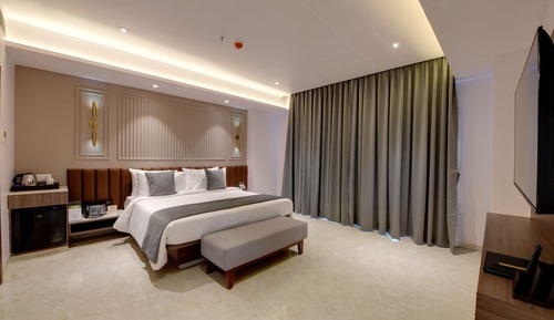 Suite Royale, vue ville (Fern Club Suite)