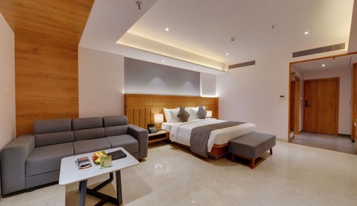Chambre Club, vue ville (Fern Club Room)