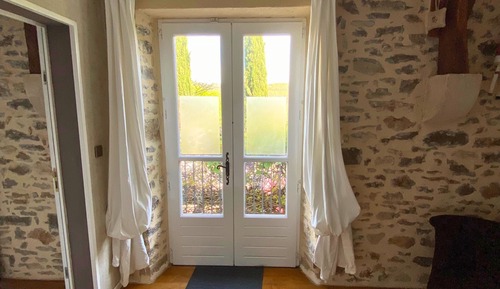 Chambre Quadruple Confort, plusieurs lits, salle de bains privée, vue colline
