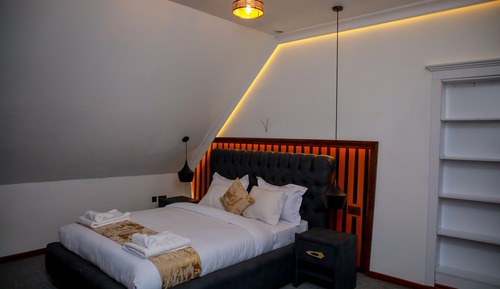 Suite Luxe, 1 grand lit, balcon, vue jardin